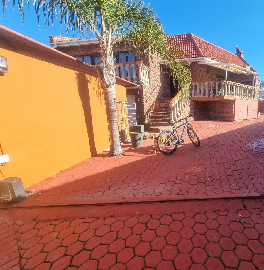 6 Bedroom Property for Sale in Heiderand Western Cape